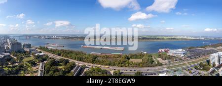 Vista dalla torre del campidoglio di Baton Rouge al fiume Mississippi e alla città, Louisiana Foto Stock