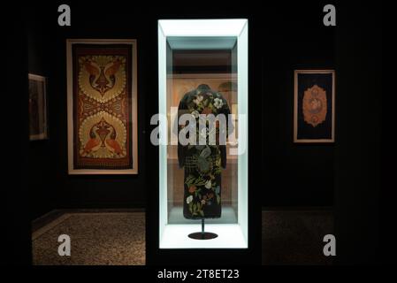 Madrid, Spagna. 20 novembre 2023. Veduta della mostra AL BIES AL National Museum of Decorative Arts di Madrid, 20 novembre 2023, Spagna (foto di Oscar Gonzalez/Sipa USA) (foto di Oscar Gonzalez/Sipa USA) credito: SIPA USA/Alamy Live News Foto Stock