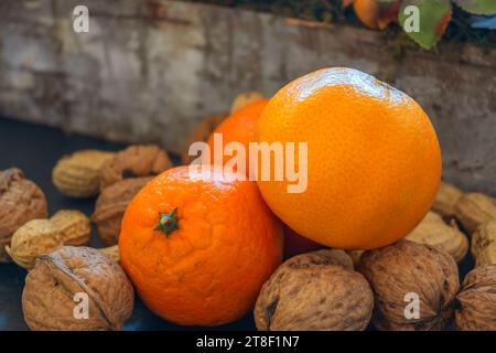 INVERNO : FRUTTA E NOCI Foto Stock