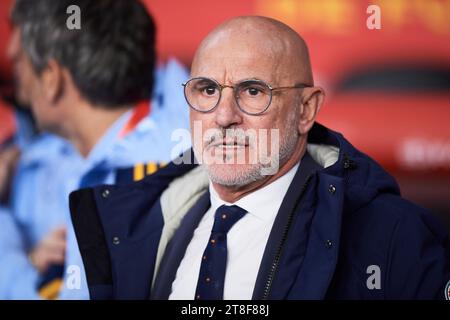 Il capo-allenatore spagnolo Luis de la Fuente guarda durante la partita di qualificazione a Euro 2024 tra Spagna e Georgia, gruppo A, data 10, giocata a Jose Zor Foto Stock