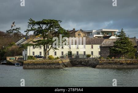 Kinsale, Cork, Irlanda. 20 novembre 2023. Luce invernale pomeridiana sulla Pallace Wharf House a Scilly, Kinsale, Co. Cork. - Credito: David Creedon / Alamy Live News Foto Stock