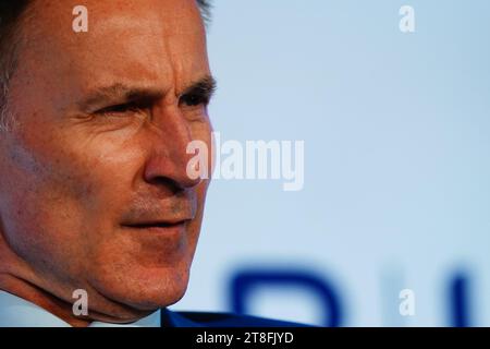 Il Cancelliere dello Scacchiere Jeremy Hunt parla alla conferenza della Confederation of British Industry (CBI), General Election Countdown: Raising the Voice of Business, al QEII Centre di Londra. Data immagine: Lunedì 20 novembre 2023. Foto Stock
