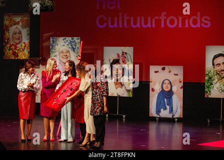 Rotterdam, Niederlande. 20 novembre 2023. Regina Maxima dei Paesi Bassi al Theater Zuidplein di Rotterdam, 20-11-2023 foto: Albert Nieboer Credit: dpa/Alamy Live News Foto Stock