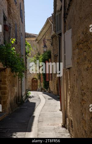 Lourmarin è un comune francese con 1.042 abitanti nel dipartimento di Vaucluse e nella regione Provence-Alpes-Côte d'Azur. Foto Stock