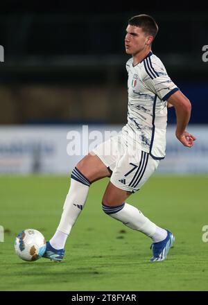 Serravalle, Italia. 16 novembre 2023. L'italiano Cesare Casadei durante la partita di qualificazione al campionato europeo Under-21 allo Stadio San Marino di Serravalle. Il credito fotografico dovrebbe leggere: Jonathan Moscrop/Sportimage Credit: Sportimage Ltd/Alamy Live News Foto Stock