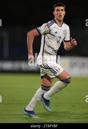 Serravalle, Italia. 16 novembre 2023. L'italiano Cesare Casadei durante la partita di qualificazione al campionato europeo Under-21 allo Stadio San Marino di Serravalle. Il credito fotografico dovrebbe leggere: Jonathan Moscrop/Sportimage Credit: Sportimage Ltd/Alamy Live News Foto Stock