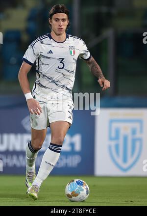 Serravalle, Italia. 16 novembre 2023. L'italiano Riccardo Calafiori durante la partita di qualificazione al Campionato europeo Under-21 allo Stadio San Marino di Serravalle. Il credito fotografico dovrebbe leggere: Jonathan Moscrop/Sportimage Credit: Sportimage Ltd/Alamy Live News Foto Stock