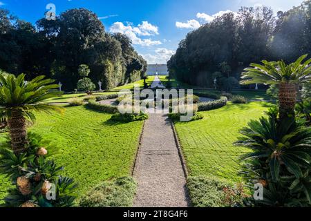 Caserta, 6 novembre 2023 - Giardino e Fontana Margherita della Reggia di Caserta Foto Stock