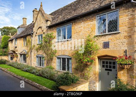 The Malt House (originariamente una casa e un malthouse del XVIII secolo) nel villaggio Cotswold di Broad Campden, Gloucestershire, Inghilterra Regno Unito Foto Stock