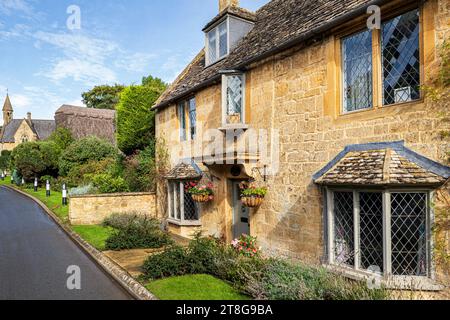 The Malt House (originariamente una casa e un malthouse del XVIII secolo) nel villaggio Cotswold di Broad Campden, Gloucestershire, Inghilterra Regno Unito Foto Stock