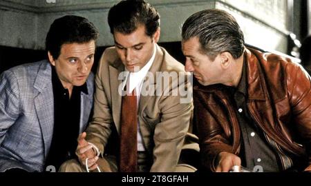 GOODFELLAS 1990 Warner Bros. Film con From Left: Joseph D'Onofrio, Robert De Nirom Christopher Serrone, Foto Stock