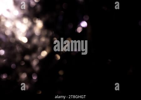 Luci astratte di forme arrotondate create con luci colorate. Fotografia a lunga esposizione con tecnica di pittura a luce. Arte astratta. Foto Stock