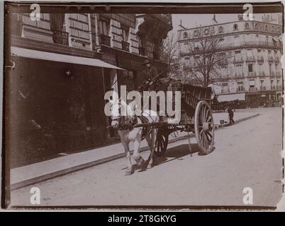 Carrozza trainata da cavalli, Parigi, fotografo amatoriale, XIX-XX secolo, Fotografia, arti grafiche, fotografia, stampa sviluppata in cloruro d'argento con gelatina, dimensioni - immagine:, altezza: 4,2 cm, larghezza: 5,8 cm, dimensioni - margine:, altezza: 4,4 cm, larghezza: 6 cm Foto Stock