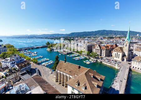 Zürich SEE Skyline von oben mit Zürichsee in der Schweiz Zürich, Schweiz - 10. Agosto 2023: Zürich vedere Skyline von oben mit Zürichsee a Zürich, Svizzera. *** Skyline del lago di Zurigo dall'alto con il lago di Zurigo in Svizzera Zurigo, Svizzera 10 agosto 2023 skyline del lago di Zurigo dall'alto con il lago di Zurigo a Zurigo, Svizzera credito: Imago/Alamy Live News Foto Stock