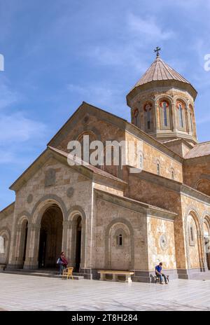 Sighnaghi, Georgia - 3.27.2023: Tempio di San Nina nel monastero di Bodbe. Complesso monastico ortodosso georgiano. Luoghi di pellegrinaggio in Georgia Foto Stock