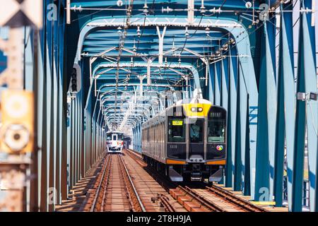 Regionalbahn Züge der Privatbahn Hanshin Electric Railway a Osaka, Giappone Osaka, Giappone. , . Regionalbahn Züge der Privatbahn Hanshin Electric Railway a Osaka, Giappone. *** Treni regionali della Hanshin Electric Railway privata a Osaka, Giappone Osaka, Giappone 30 settembre 2023 treni regionali della Hanshin Electric Railway privata a Osaka, Giappone credito: Imago/Alamy Live News Foto Stock