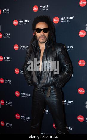 Città del Messico, Messico. 17 novembre 2023. 17 novembre 2023, città del Messico, Messico: Lenny Kravitz partecipa all'apertura del Leica Store Mexico. Il 17 novembre 2023 a città del Messico, Messico. (Foto di Jaime Nogales/ Eyepix Group) (foto di Eyepix/Sipa USA) credito: SIPA USA/Alamy Live News Foto Stock