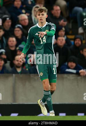 Isaac Price dell'Irlanda del Nord durante la partita di qualificazione a UEFA Euro 2024 a Windsor Park, Belfast. Data immagine: Lunedì 20 novembre 2023. Foto Stock