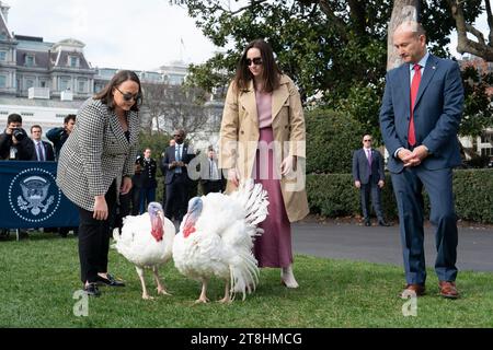 Washington DC, USA. 20 novembre 2023. “Liberty” e Bell” partecipano a una cerimonia di perdono del Ringraziamento Nazionale della Turchia alla Casa Bianca di Washington, DC, mercoledì 20 novembre 2023. Credito: Chris Kleponis/Pool tramite CNP/MediaPunch credito: MediaPunch Inc/Alamy Live News Foto Stock