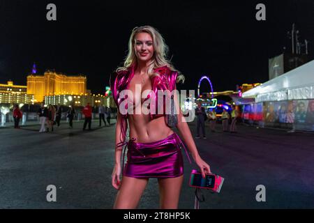 Las Vegas, Vereinigte Staaten. 18 novembre 2023. 18 novembre 2023, Las Vegas Street Circuit, Las Vegas, FORMULA 1 HEINEKEN SILVER LAS VEGAS GRAND PRIX 2023, nella foto modella Veronika Rajek credito: dpa/Alamy Live News Foto Stock