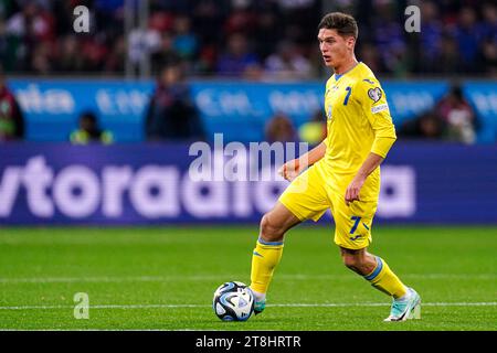 Leverkusen, Germania. 20 novembre 2023. LEVERKUSEN, GERMANIA - 20 NOVEMBRE: L'Ucraina Georgiy Sudakov corre con la palla durante il girone C - UEFA EURO 2024 European Qualifiers match tra Ucraina e Italia a BayArena il 20 novembre 2023 a Leverkusen, Germania. (Foto di Joris Verwijst/BSR Agency) credito: Orange Pics BV/Alamy Live News Foto Stock