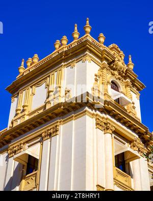 Alicante, Spagna, parte dell'architettura del Palacio Provincial de la Diputación de Alicante (edificio governativo) Foto Stock