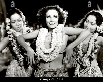 Dolores del Río, María de los Dolores Asúnsolo y López Negrete (1904 – 1983), nota come Dolores del Río, attrice messicana. Dolores del Río (centro) in Bird of Paradise (1932) Foto Stock