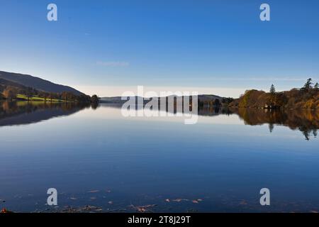 Coniston Water, Cumbria, English Lake District, tranquilla giornata di sole Foto Stock