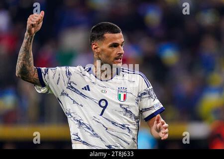 Leverkusen, Germania. 20 novembre 2023. LEVERKUSEN, GERMANIA - 20 NOVEMBRE: L'Italia Gianluca Scamacca fa i suoi gesti con il pugno in alto durante il girone C - UEFA EURO 2024 European Qualifiers match tra Ucraina e Italia a BayArena il 20 novembre 2023 a Leverkusen, Germania. (Foto di Joris Verwijst/BSR Agency) credito: Orange Pics BV/Alamy Live News Foto Stock