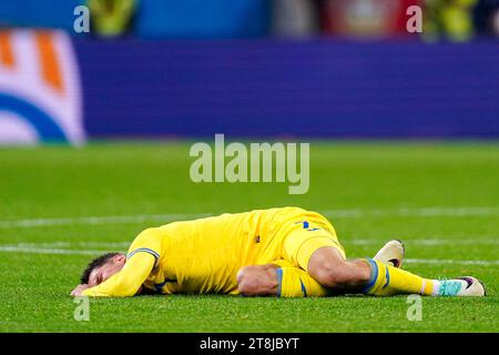 Leverkusen, Germania. 20 novembre 2023. LEVERKUSEN, GERMANIA - 20 NOVEMBRE: L'ucraino Georgiy Sudakov si è infortunato durante la partita di qualificazione europea del gruppo C - UEFA EURO 2024 tra Ucraina e Italia a BayArena il 20 novembre 2023 a Leverkusen, Germania. (Foto di Joris Verwijst/BSR Agency) credito: Orange Pics BV/Alamy Live News Foto Stock