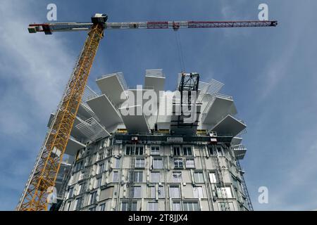 Cantiere. Edificio moderno ' l'Arbre Blanc ', Les Berges du Lez. Montpellier, Occitanie, Francia Foto Stock