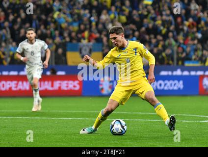 Leverkusen, Germania - 20 novembre 2023: L'Ucraina Georgiy Sudakov controlla una palla durante la partita di qualificazione UEFA EURO 2024 Ucraina contro Italia allo stadio BayArena di Leverkusen. Pareggio 0-0 Foto Stock