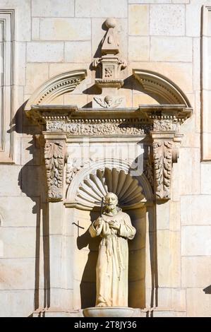 MURCIA, SPAGNA, caratteristica architettonica nella facciata medievale del Convento di Santa Clara la Real Foto Stock