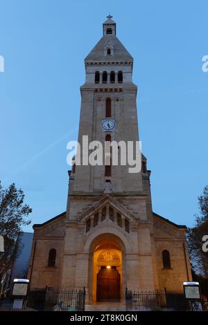 Saint-Pierre-de-Montrouge è una chiesa costruita nell'era ottomana nel XIV arrondissement di Parigi. Foto Stock