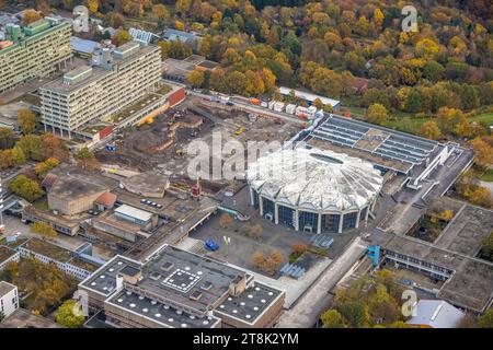 Luftbild, Gebäudekomplex der RUB Ruhr-Universität Bochum, Baustelle Ersatzneubau NA, muschelartige form rundes Gebäude Audimax Hörsaal, Mensa Gebäude, Querenburg, Bochum, Ruhrgebiet, Nordrhein-Westfalen, Deutschland ACHTUNGxMINDESTHONORARx60xEURO *** Vista aerea, complesso edilizio della RUB Ruhr University Bochum, sostituzione del cantiere nuovo edificio NA, edificio rotondo a forma di conchiglia sala conferenze Audimax, edificio mensa, Querenburg, Bochum, zona della Ruhr, Renania settentrionale-Vestfalia, Germania ATTENTIONxMINDESTHONORARx60xEURO credito: Imago/Alamy Live News Foto Stock