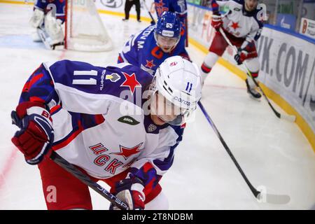 San Pietroburgo, Russia. 20 novembre 2023. Il giocatore del CSKA Hockey Club, Vitaly Abramov (11) visto in azione durante la Kontinental Hockey League, nella stagione regolare KHL 2023 - 2024 tra lo SKA San Pietroburgo e CSKA Mosca al Ice Sports Palace. (Punteggio finale; SKA Saint Petersburg 2:1 CSKA Moscow) credito: SOPA Images Limited/Alamy Live News Foto Stock