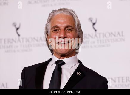 New York, Stati Uniti. 20 novembre 2023. Tony Danza arriva nella sala stampa del 51° International Emmy Awards al New York Hilton Midtown di New York City lunedì 20 novembre 2023. Foto di John Angelillo/UPI Credit: UPI/Alamy Live News Foto Stock