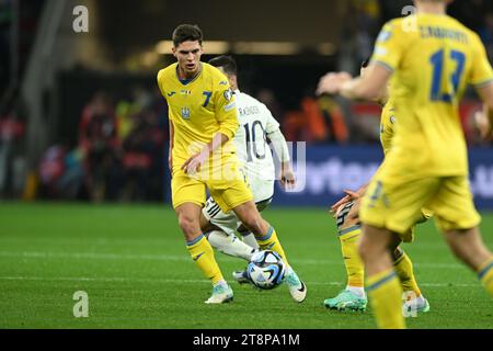 Leverkusen, Germania. 20 novembre 2023. Georgiy Sudakov (Ucraina)Giacomo Raspadori (Italia) durante la partita UEFA 'European Qualifier 2023-2024' tra Ucraina 0-0 Italia al BayArena Stadium il 20 novembre 2023 a Leverkusen, Germania. Credito: Maurizio Borsari/AFLO/Alamy Live News crediti: Aflo Co.. Ltd./Alamy Live News Foto Stock