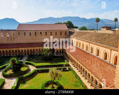 Cattedrale di Monreale Chiostro e giardini a Monreale, Palermo - Sicilia, Italia Foto Stock