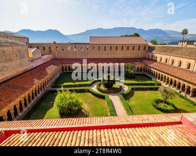 Cattedrale di Monreale Chiostro e giardini a Monreale, Palermo - Sicilia, Italia Foto Stock