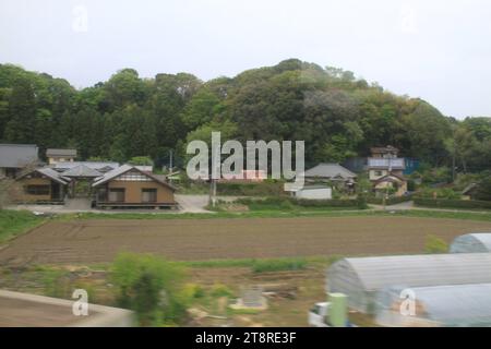 Da Narita a Tokyo, vista dal treno espresso dall'Aeroporto Narita alla stazione di Ueno, Tokyo Foto Stock