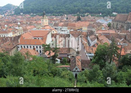 Vista del Bastione per innesto e di Brasov dalla Torre Bianca, Brasov, Romania Foto Stock