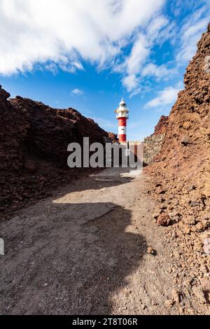 Immagine di viaggio eccentrica ad alta risoluzione del faro Punta de Teno in buona luce solare e con spazio negativo,Teneˈɾife; Teneriffe, Isole Canarie, Foto Stock