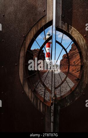 Immagine di viaggio eccentrica ad alta risoluzione del faro Punta de Teno in buona luce solare e con spazio negativo,Teneˈɾife; Teneriffe, Isole Canarie, Foto Stock