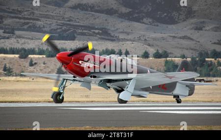 Yakovlev Yak 3-M, lo Yak 3 era considerato uno dei migliori intercettori della seconda guerra mondiale ed era soprannominato "Dogfighter Supreme". I piloti della Luftwaffe si abituarono ad abbattere russi mal equipaggiati e addestrati in fretta Foto Stock