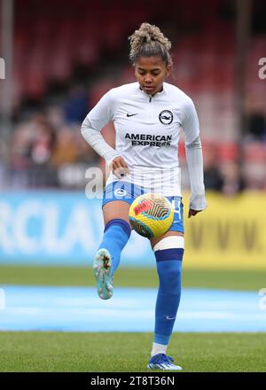 Crawley, Regno Unito. 19 novembre 2023. Durante la fa Women's Super League match al Broadfield Stadium di Crawley. Il credito fotografico dovrebbe leggere: Paul Terry/Sportimage Credit: Sportimage Ltd/Alamy Live News Foto Stock