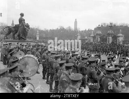 Nuova Zelanda le truppe in marcia oltre i cancelli di Buckingham Palace, London, Maggio 1919 Foto Stock