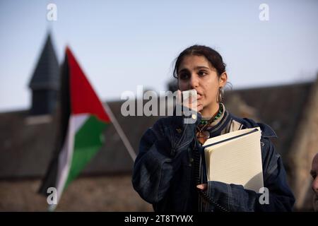 Edimburgo, Regno Unito. 22 novembre 2023. I sostenitori della Palestina si riuniscono al di fuori del Parlamento scozzese di Edimburgo foto: Pako Mera/Alamy Live News Foto Stock