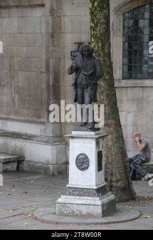 Statua di Samuel Johnson, Londra, Inghilterra, Regno Unito Foto Stock