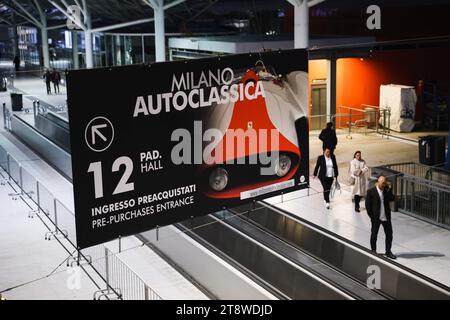 Una visione generale di uno stand fieristico a Milano AutoClassica a Rho Fieramilano a Rho Fieramilano il 19 novembre 2023 a Milano (foto di Alessandro Bremec/NurPhoto) Foto Stock